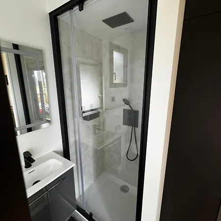 Nocleg ze śniadaniem Paisible Sous Un Pin Pres De Disneyland Montry