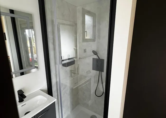 לינה וארוחת בוקר Paisible Sous Un Pin Pres De Disneyland Montry