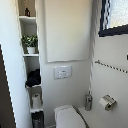 Paisible Sous Un Pin Pres De Disneyland Bed & Breakfast